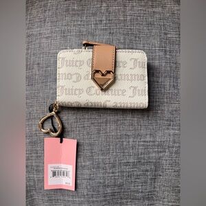 JUICY COUTURE Modern Chic Tab Card Wallet Key Ring Heart Crown Charm white pecan